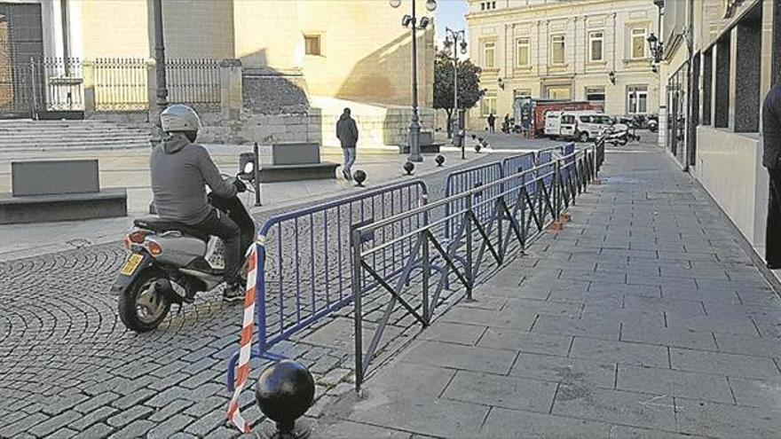 Una barandilla para &#039;liberar&#039; el acerado en Badajoz