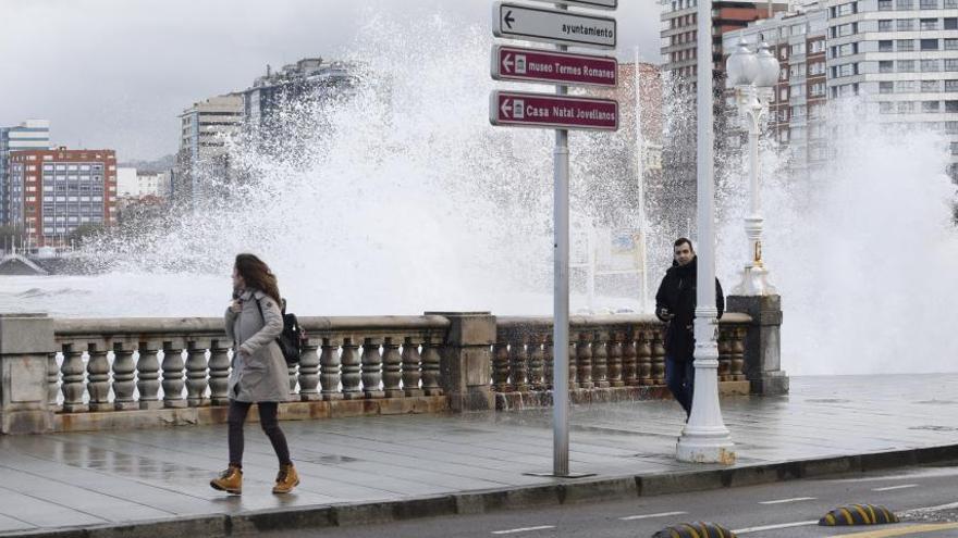 Asturias, en alerta por fuertes vientos y olas de 8 metros