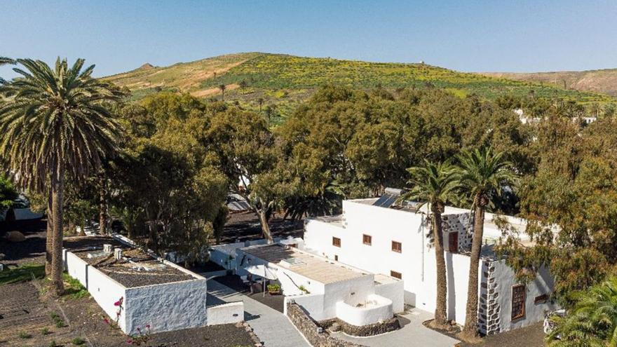 Dos alojamientos de Lanzarote obtienen la categoría de Hotel Emblemático