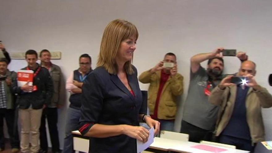 Idoia Mendia vota en Bilbao pensando en "la agenda social"