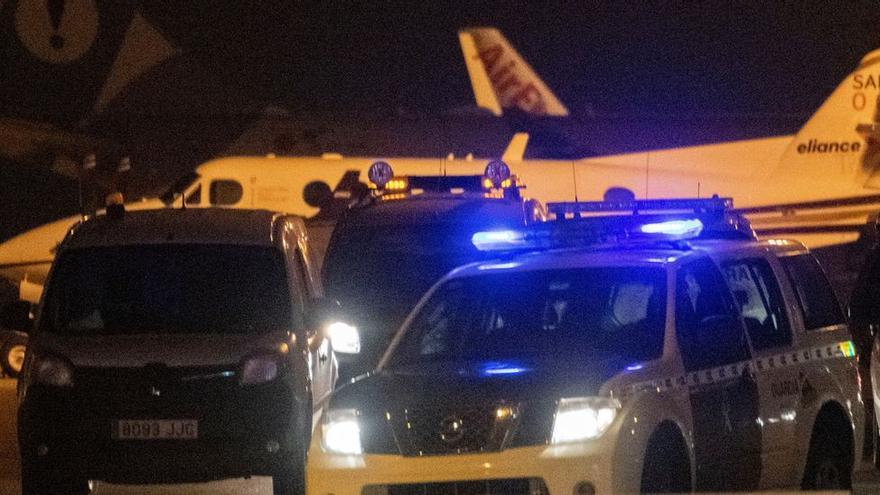 Los migrantes agredieron a la tripulación y al personal del aeropuerto para poder escapar del avión