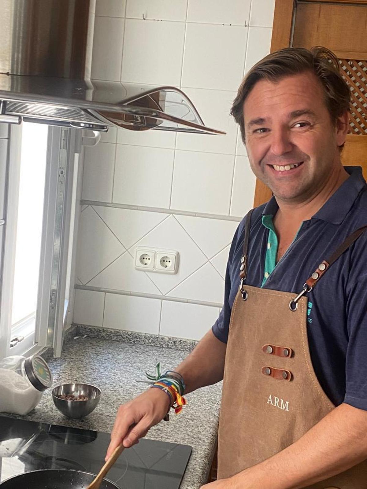 Antonio Repullo cocinando.