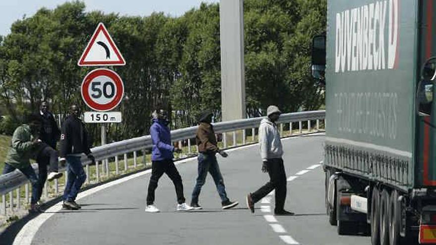 Los tabloides británicos piden enviar al Ejército al Eurotúnel