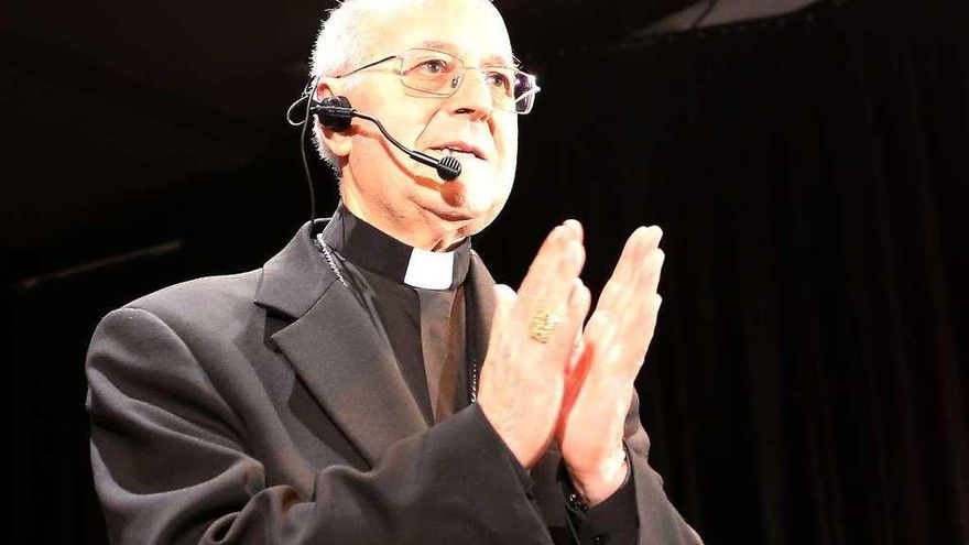 Ricardo Blázquez, durante la presentación del libro &quot;Memoria y Gratitud&quot; en Valladolid.