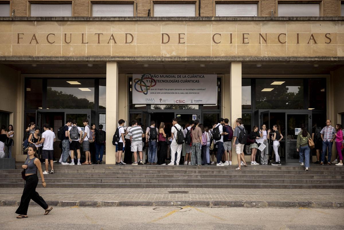 Alumnos de la facultad de Ciencias de la Universidad de Zaragoza, en una imagen de archivo.