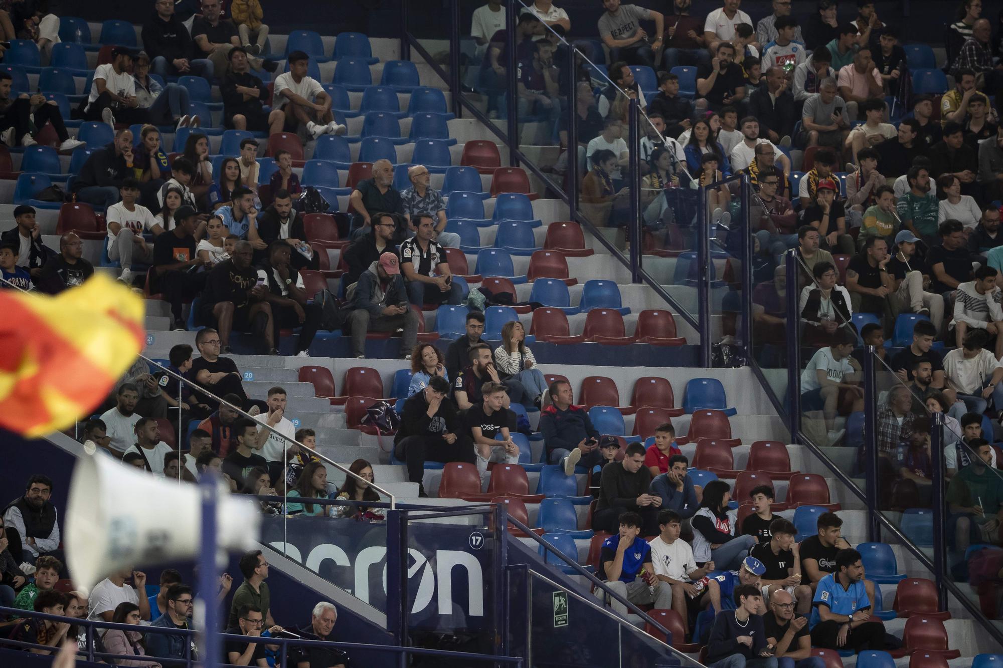 EN IMÁGENES: Así fue el encuentro entre el Real Oviedo y el Levante