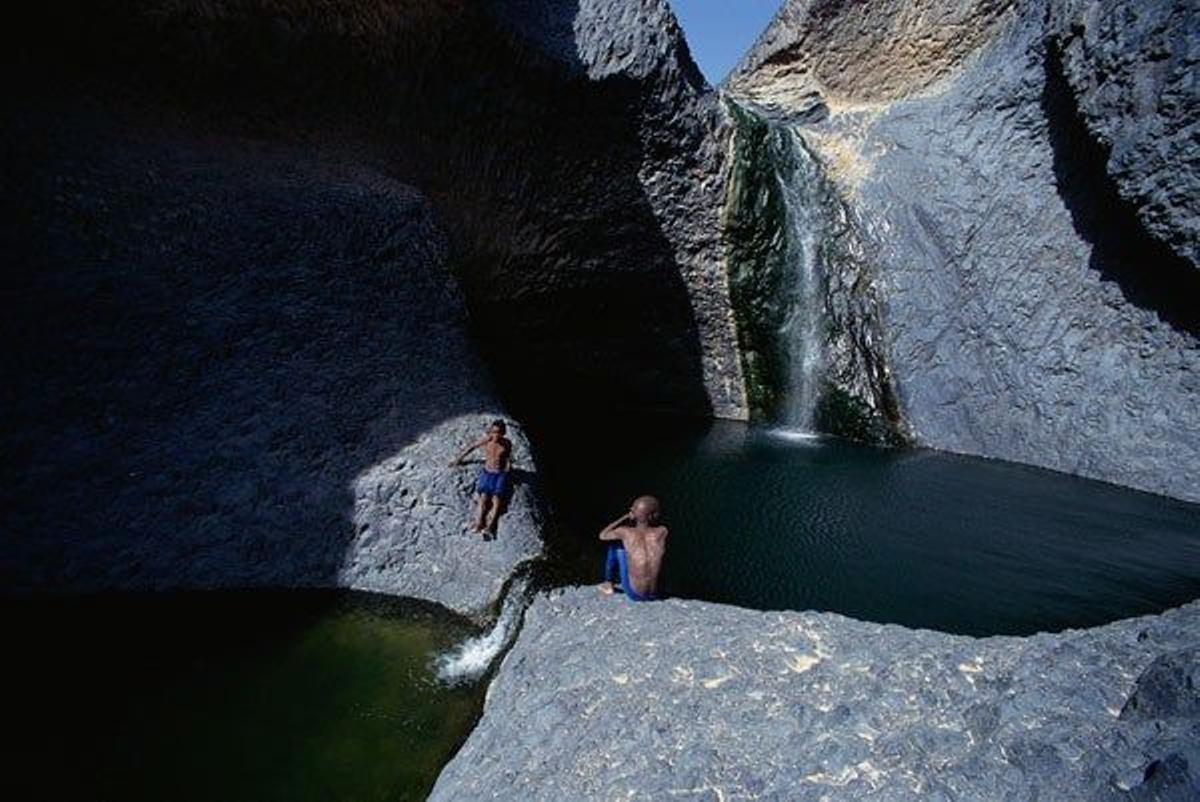 Poza de agua en el oasis de Timia en Níger.