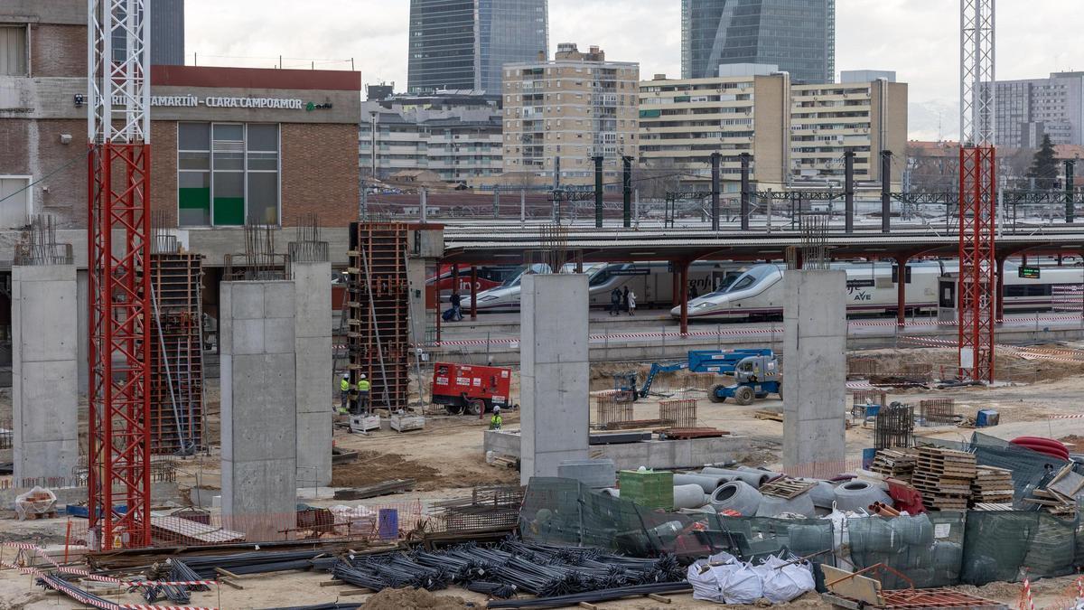 Obras en la estación de Chamartín para ampliar la terminal.