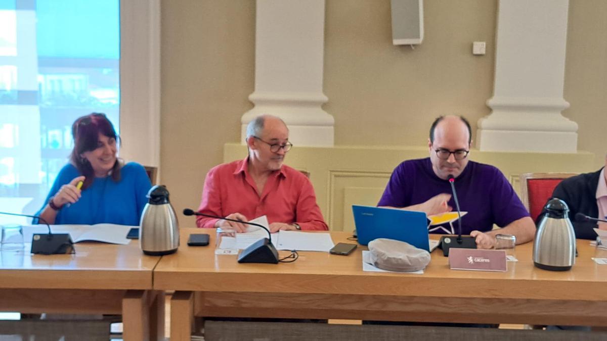 Los tres concejales de Unidas Podemos en el pleno celebrado esta mañana.