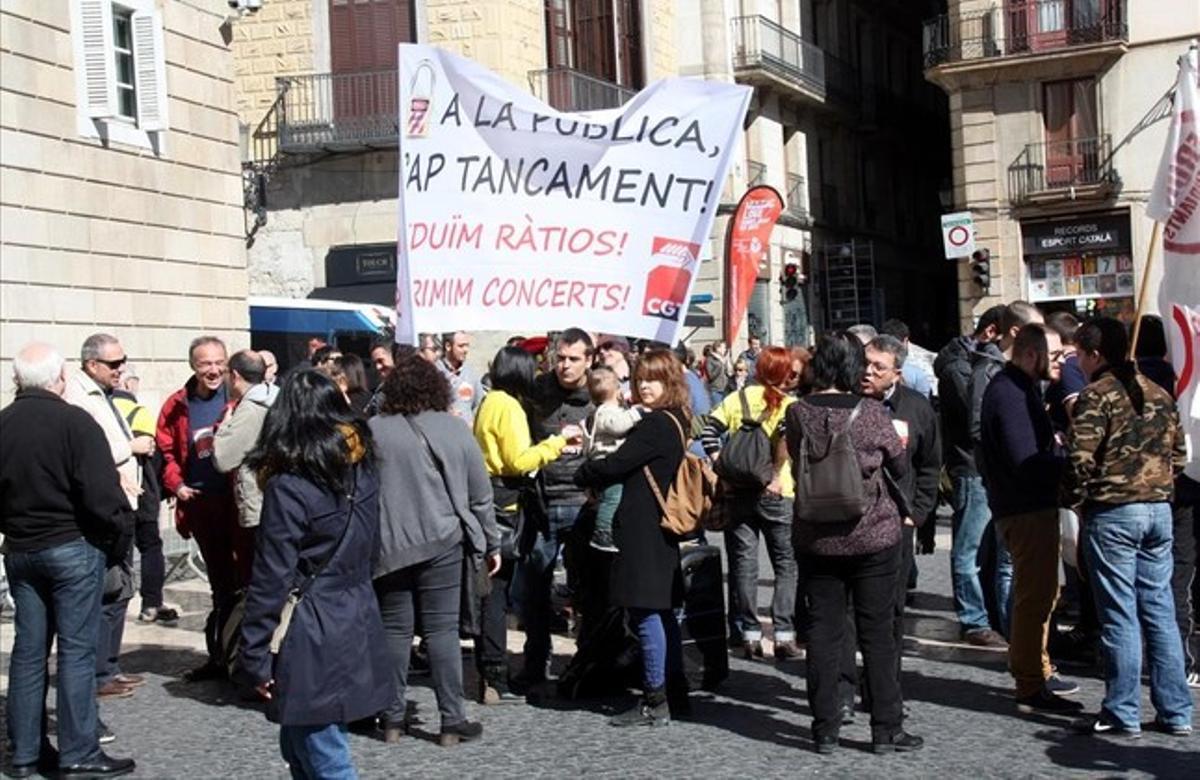cmontanyes32970927 pares  alumnes i professors s han concentrat a pla160228184544
