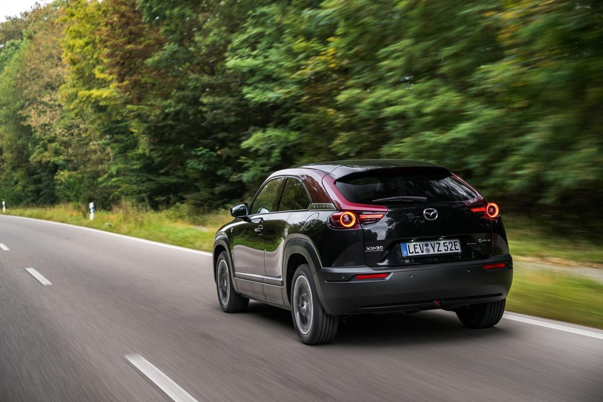 El motor eléctrico rinde 170 CV, y el de rotativo de gasolina, 75 CV.