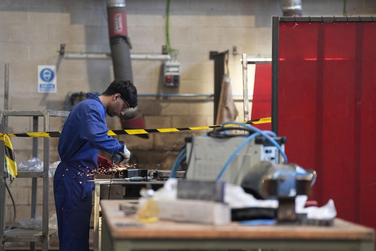 Taller de orientación e instrucción laboral con certificación en Profesionalidad de Soldadura, de la Fundación Quiero Trabajo, en el Centro Penitenciario de Jóvenes, a 12 de noviembre de 2025, en Roca del Vallès, Barcelona, Catalunya (España). 12 NOVIEMBRE 2025;PRISIÓN;CÁRCEL;CATALUÑA; David Zorrakino / Europa Press 12/11/2025. David Zorrakino