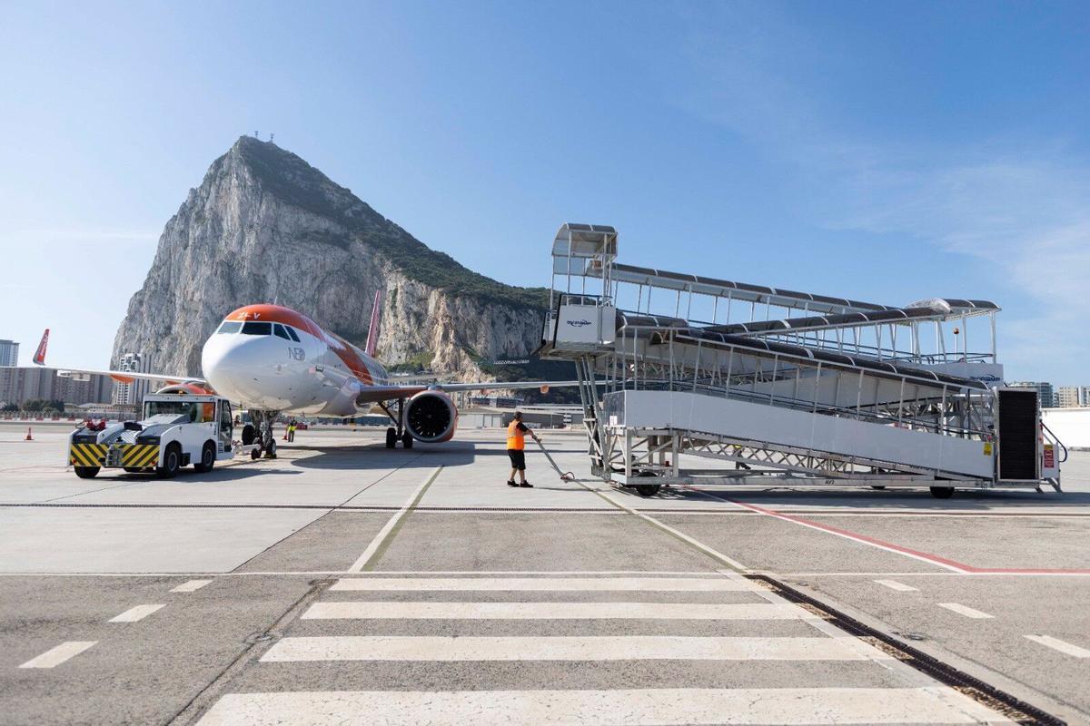 03/05/2024 Vista del aeropuerto de Gibraltar con el Peñón al fondo. POLITICA INFOGIBRALTAR