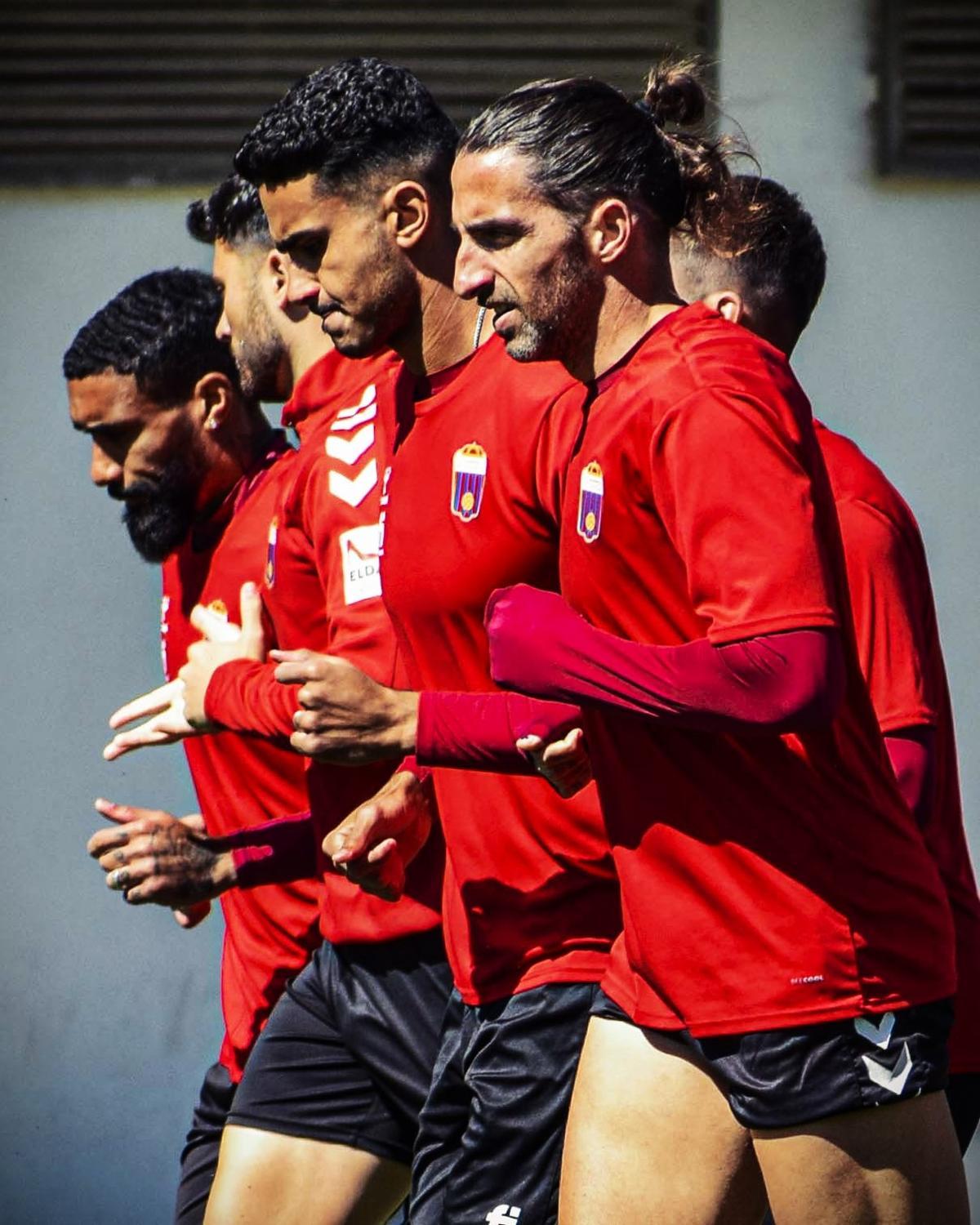 Último entrenamiento del Eldense antes de poner rumbo a Alcorcón para jugar en Santo Domingo.
