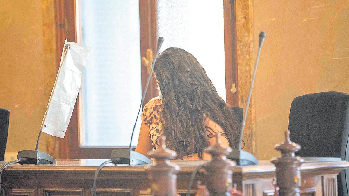 Sandra S.F., la joven que mató a su novio en Eivissa, ayer antes de escuchar el veredicto