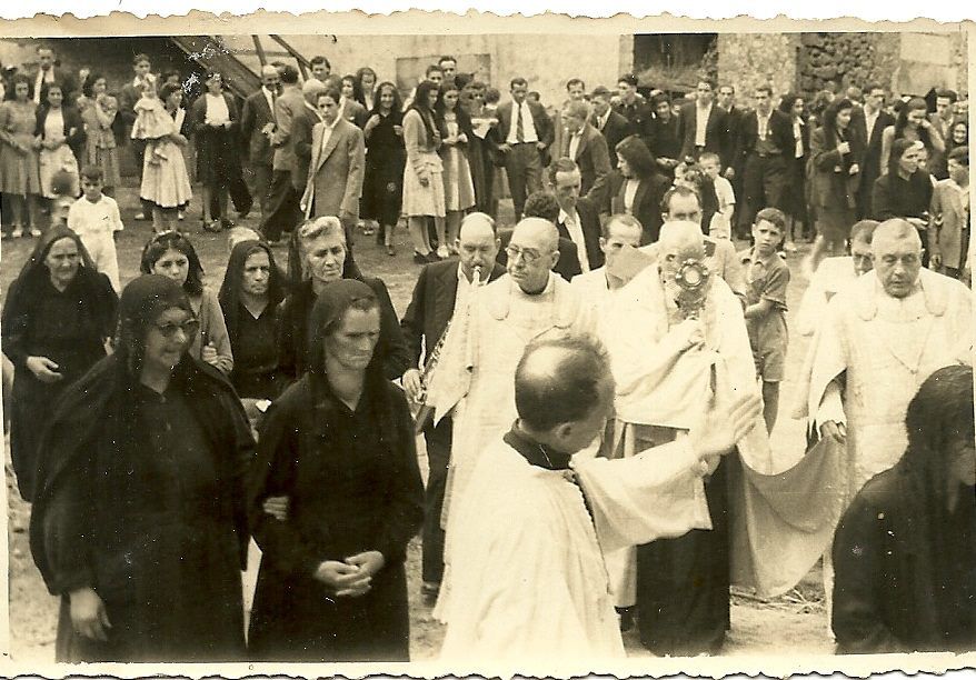 Una procesión en Valduno. | R. M. R. F.
