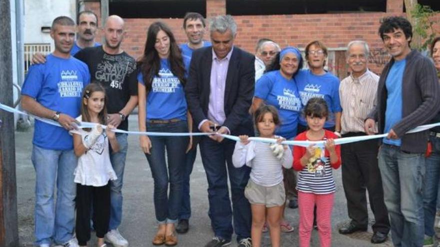 El concejal Francisco Mourelo inaugura las fiestas de Pedralonga. / la opinión