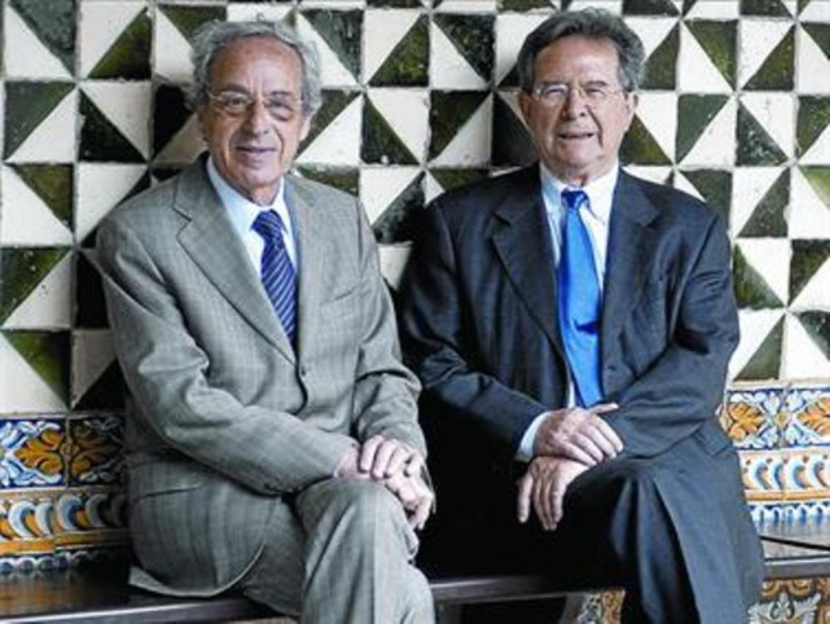 Salvador Giner (esquerra) i Ricard Torrents, ahir al pati de l’IEC. Salvador Giner (esquerra) i Ricard Torrents, ahir al pati de l’IEC.