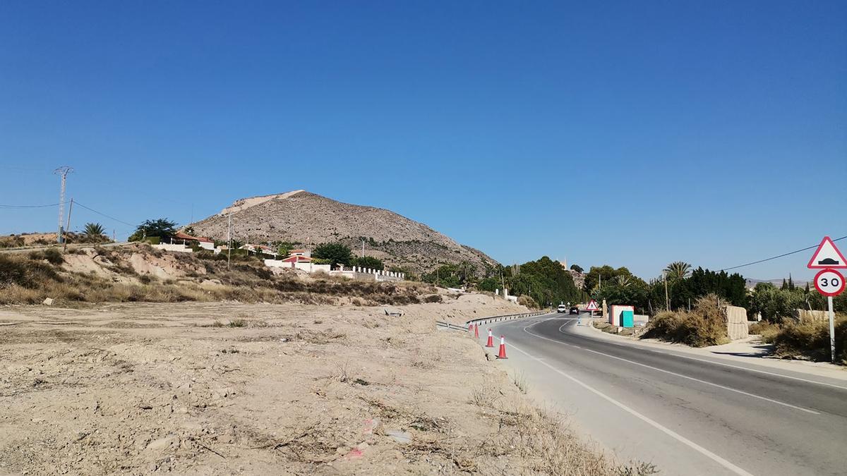 La zona por la que transcurrirá el carril ciclopeatonal del castillo de Novelda.