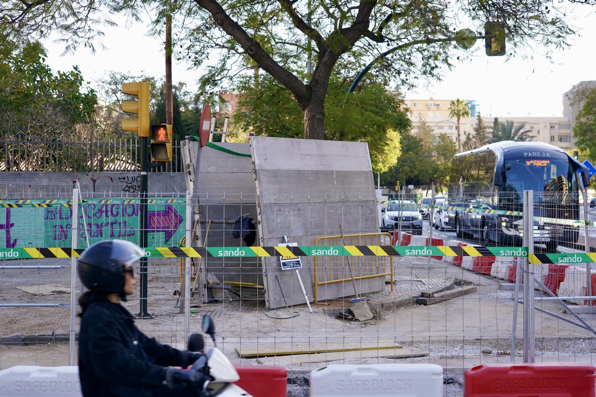 Obras en la calle Hilera para la prolongación del metro de Málaga hasta el Hospital Civil, en marzo de 2024.