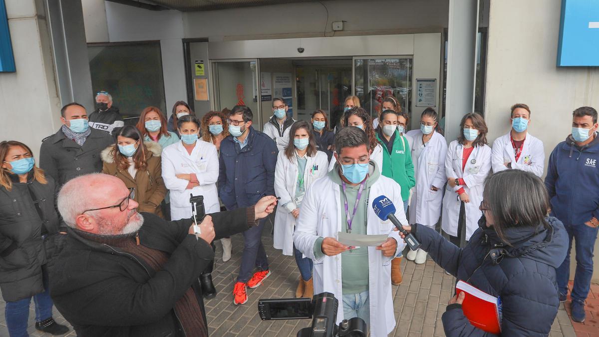 Hospital Torrevieja: La Generalitat excluye al personal laboral del  departamento de salud del proceso de consolidación