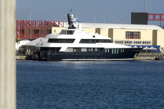 BRAVADO, YATE DE LUJO ATRACADO EN EL MUELLE DE ...