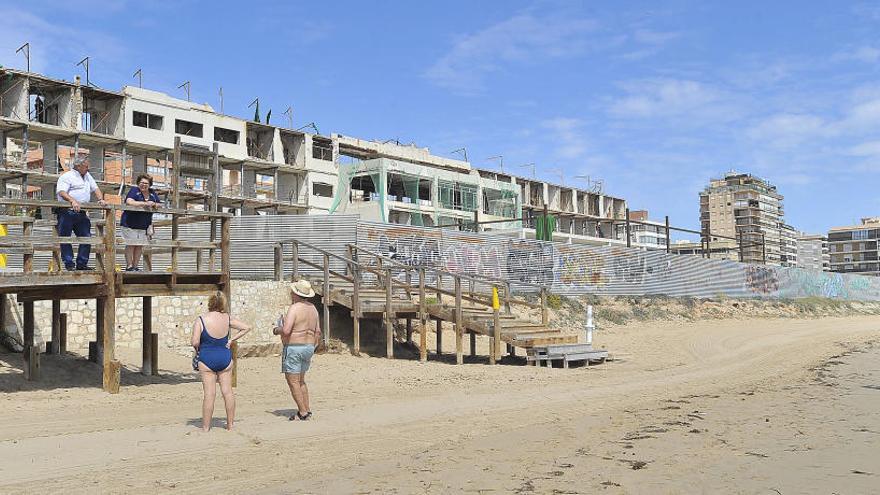 Las ruinas del hotel de Arenales.