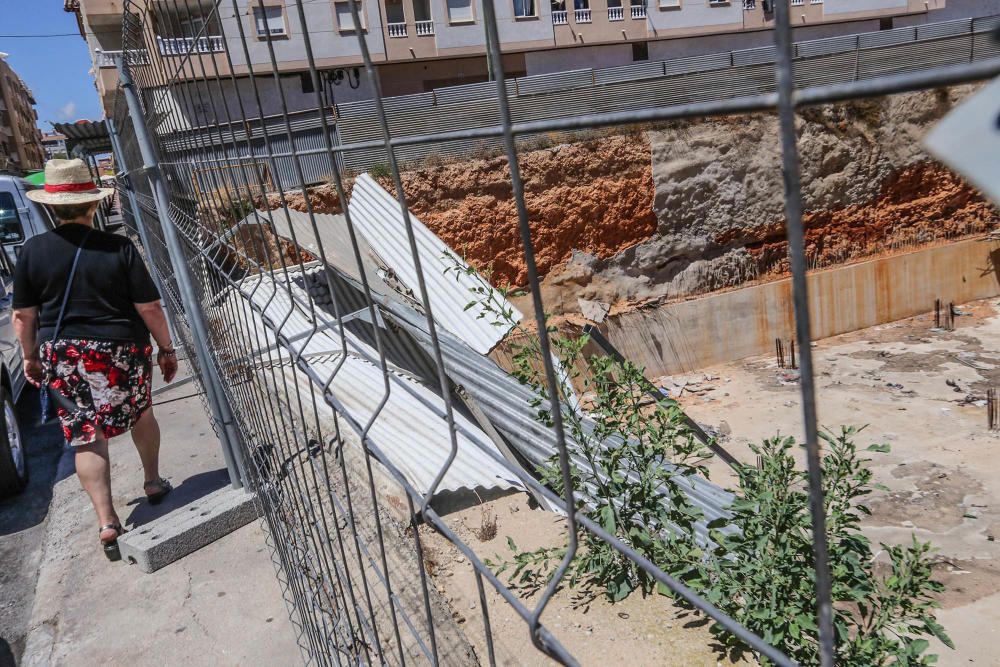 Cs denuncia el lamentable estado de accesibilidad peatonal a los juzgados y el cuartel de la guardia civil de Torrevieja