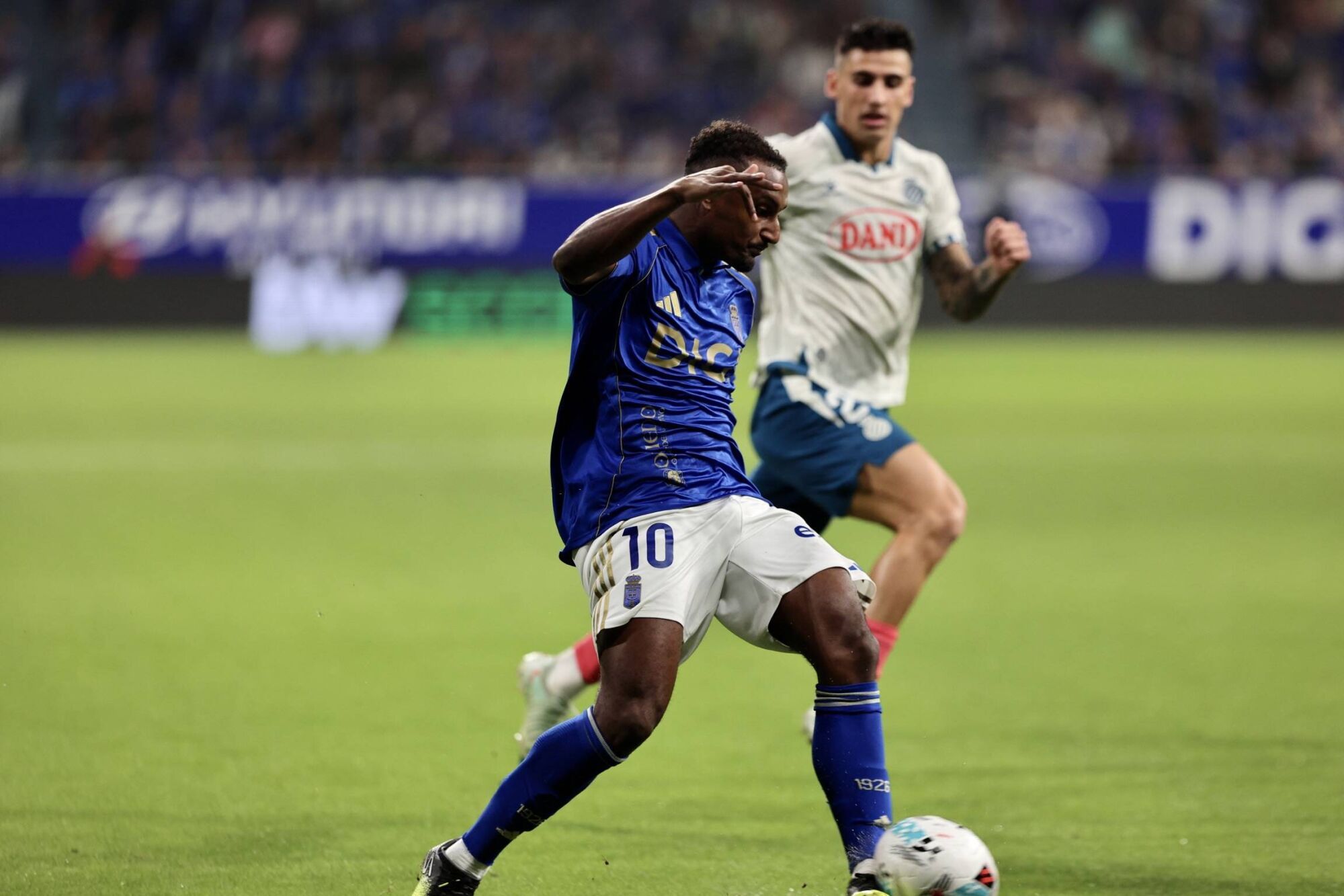 Todas las IMÁGENES del reestreno de Carrión con el Oviedo, con derrota ante el Espanyol 