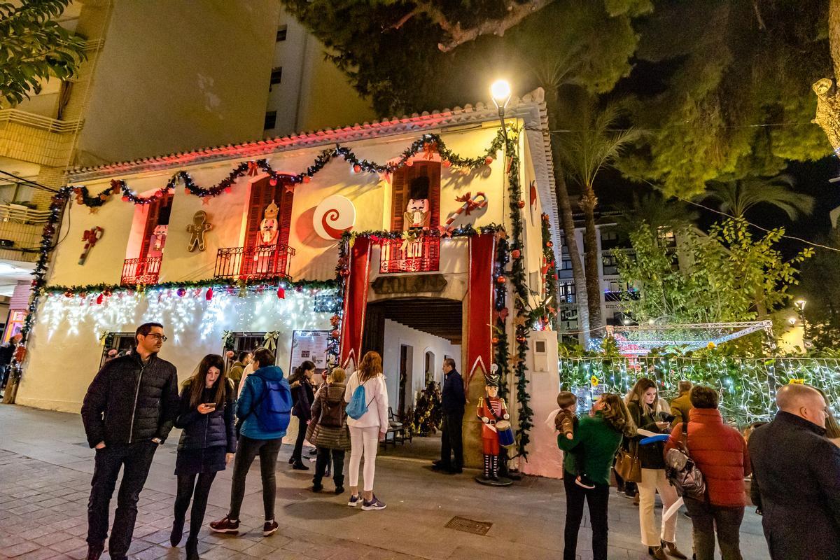 La Casa de la Navidad, montada en el Hort de Colón, y donde se podrá llevar la carta al propio Papá Noel este viernes y el sábado.