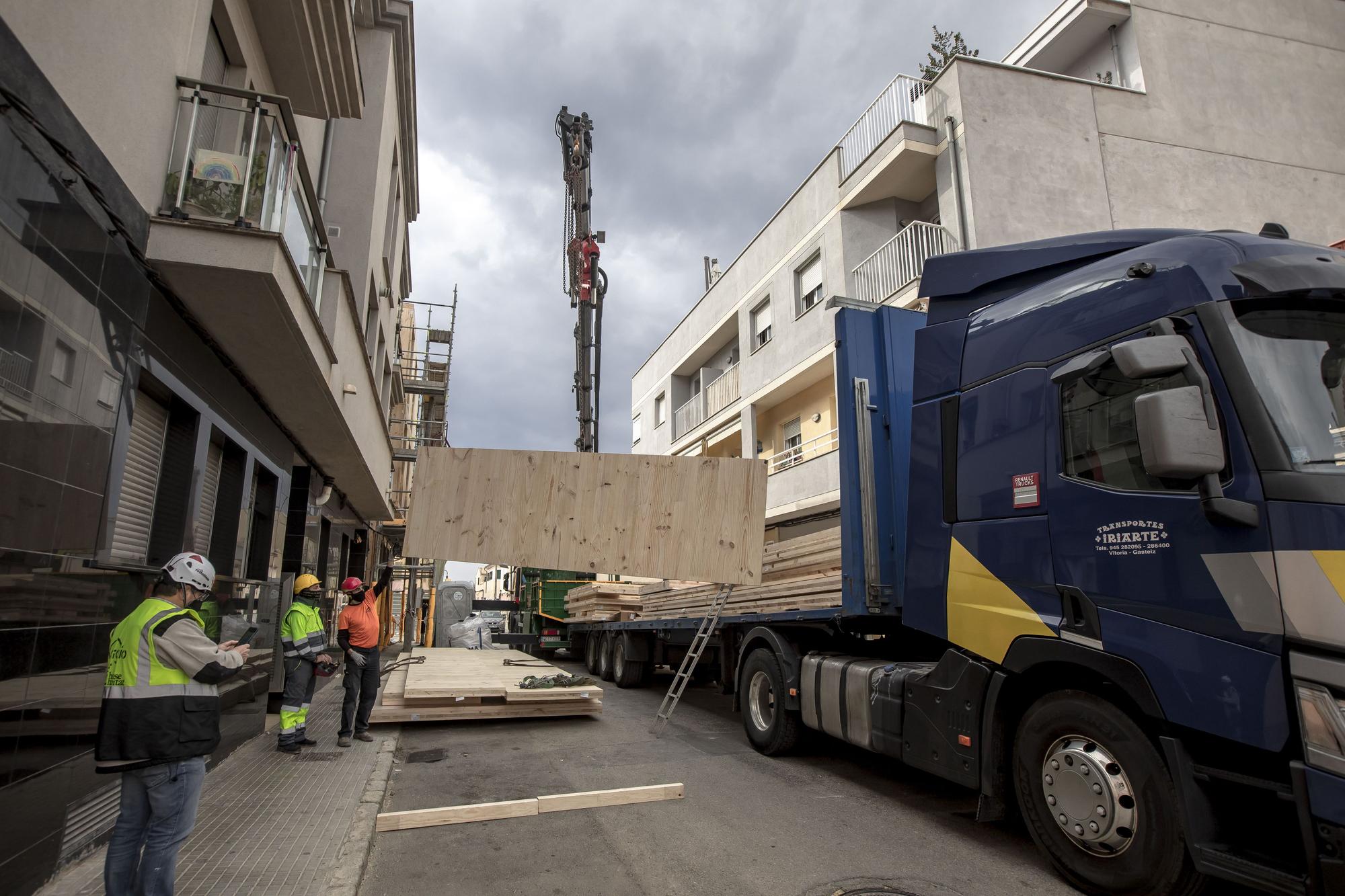 Construcción de viviendas en madera en la calle Llucmajor del Molinar