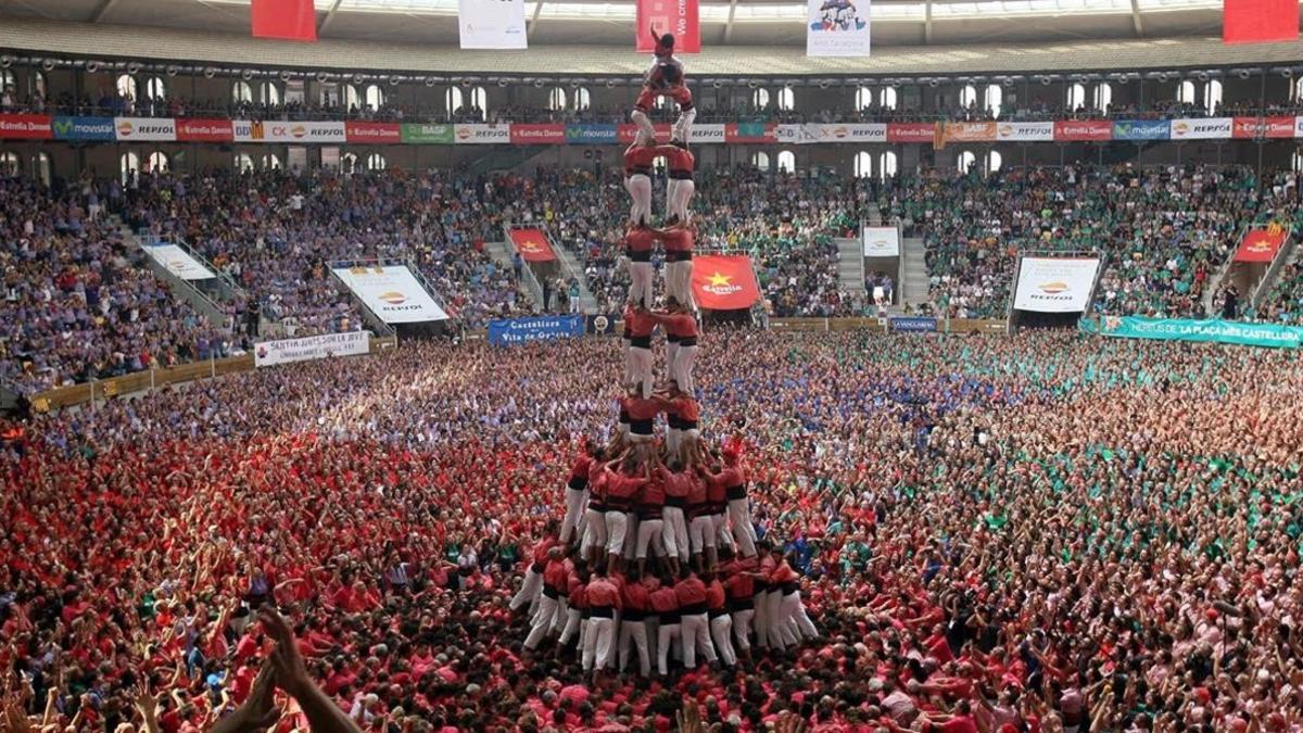 'Quatre de deu amb folre i manilles' de la Vella de Valls en el Concurso de Tarragona.