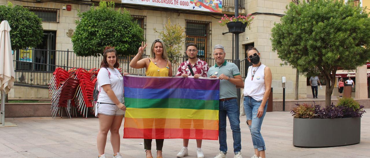 La concejala de Igualdad y Diversidad, Carmen Gallardo y miembros del colectivo Siente