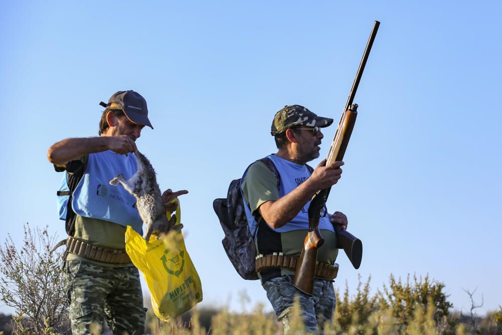 Diez mil cazadores inician la temporada de caza del conejo