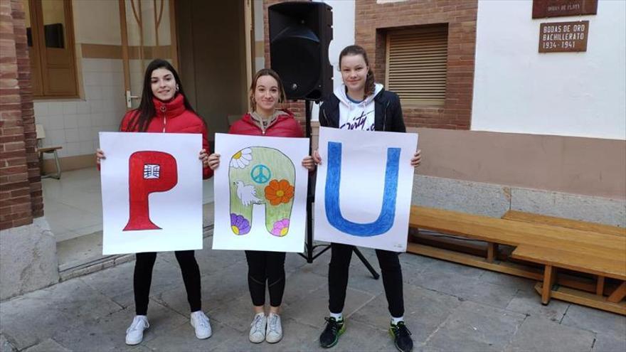 Els escolars, tots a l’una per la pau