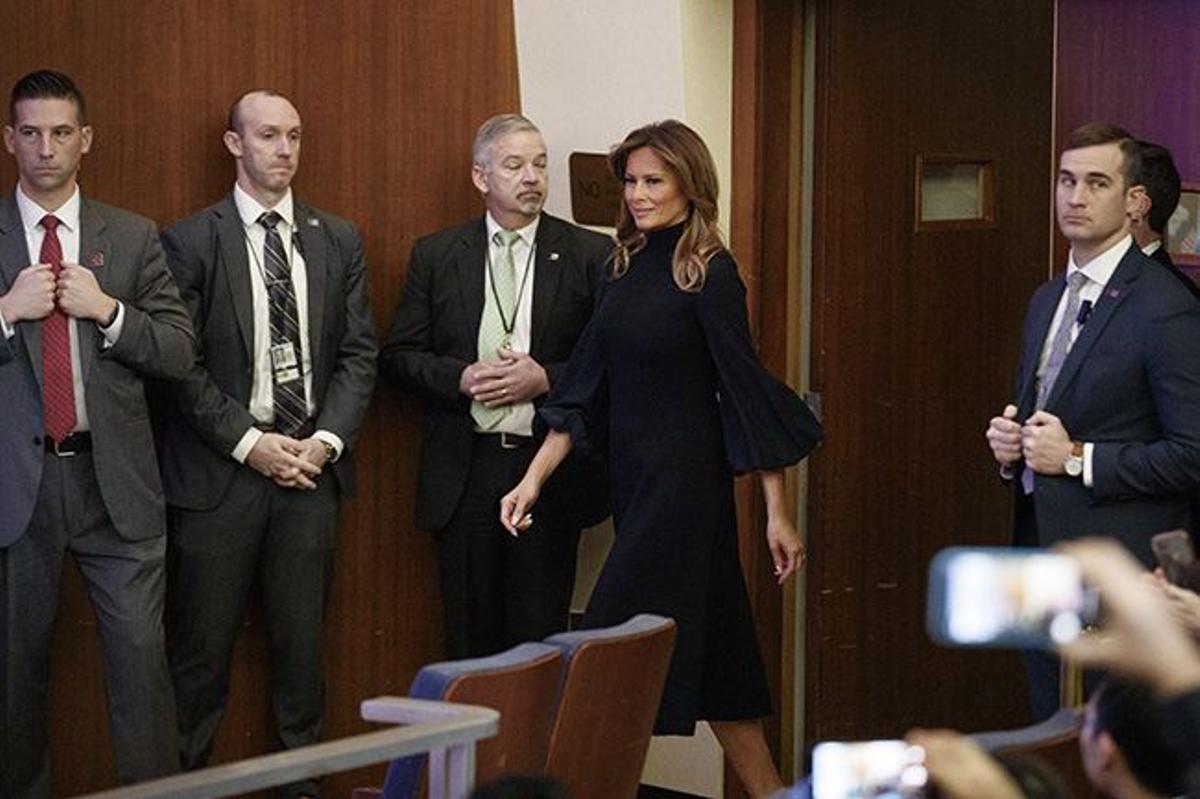 Melania Trump con vestido negro de Akris