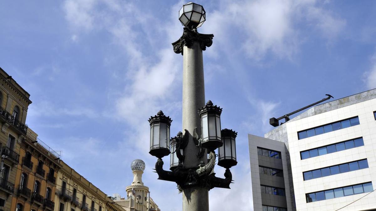 La farola de Canaletes tiene más historia de lo que parece.