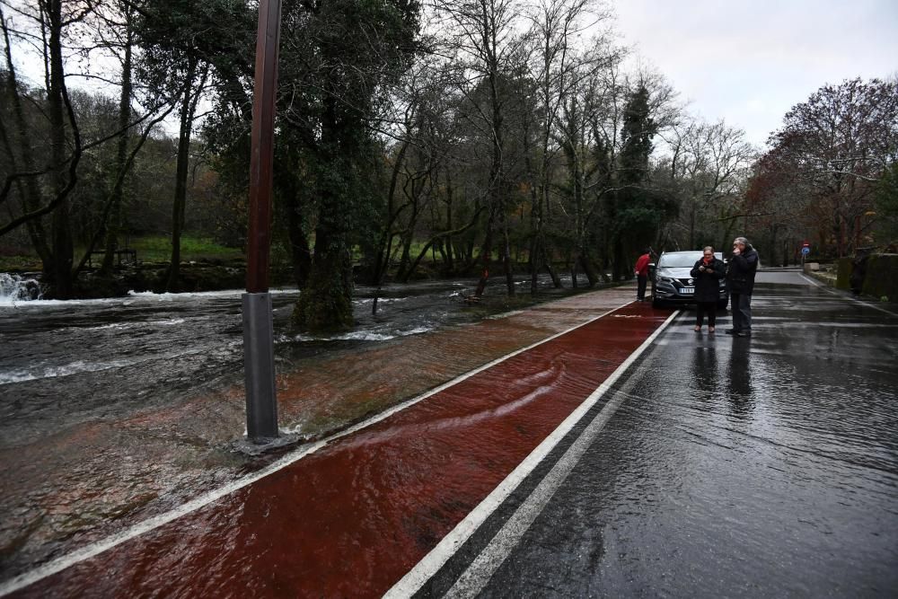 El tiempo en Galicia | El río Verdugo se desborda en A Calzada, en Ponte Caldelas