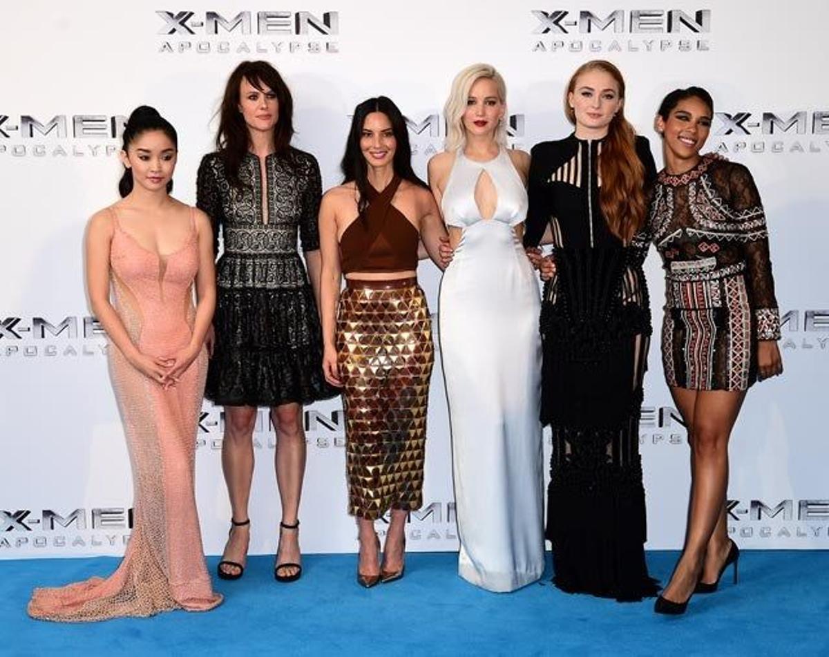 Lana Condor, Caroline Bartczak, Olivia Munn, Jennifer Lawrence, Sophie Turner y Alexandra Shipp, en el pase especial de 'X-Men: Apocalypse' en Londres.