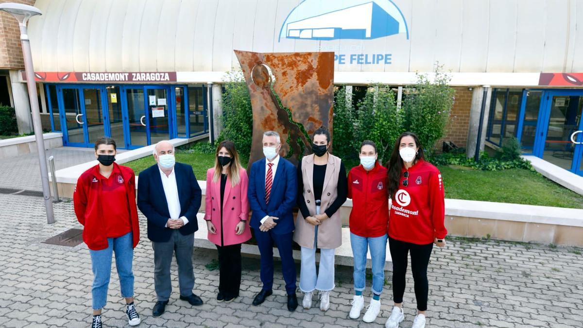 Foto de los participantes en el acto de presentación del evento.