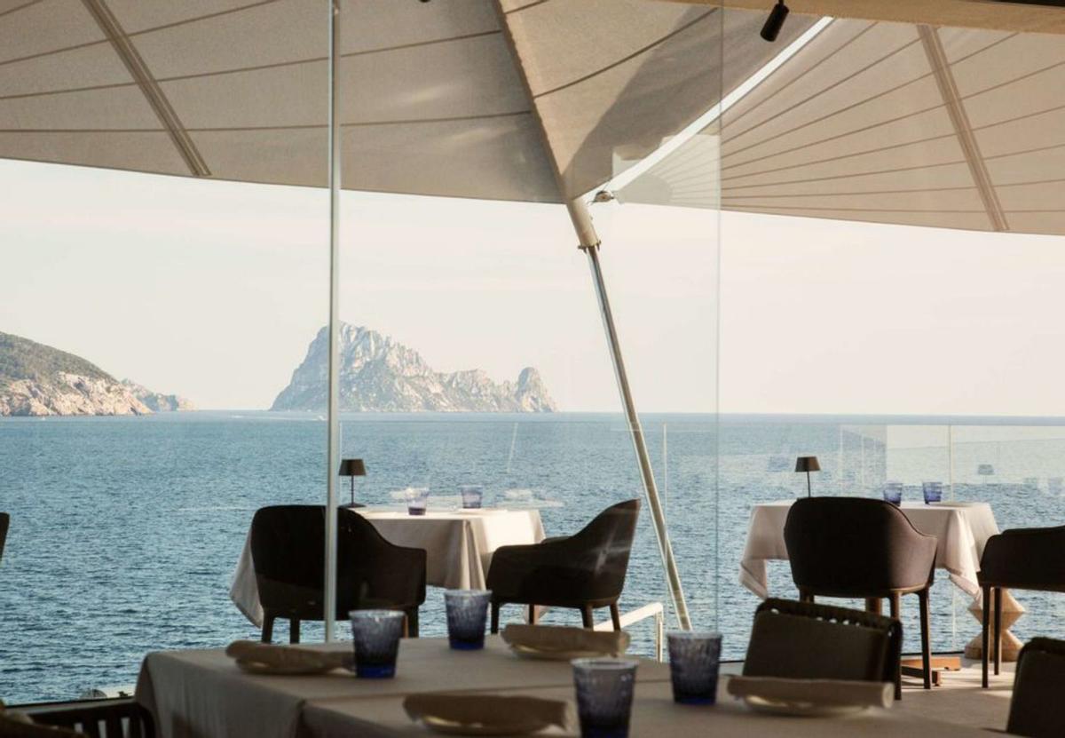The View presenta la mayor experiencia gastronómica de 7Pines Resort Ibiza.