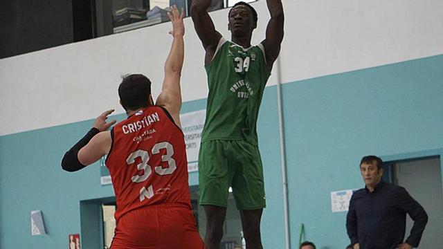 Djigui Diarra, durante el Universidad-Chantada de la temporada recién finalizada. | SOFÍA HERNÁNDEZ