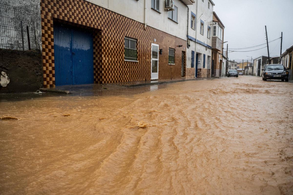 Fotogalería | La borrasca Marta anega las calles de la Charca Musia