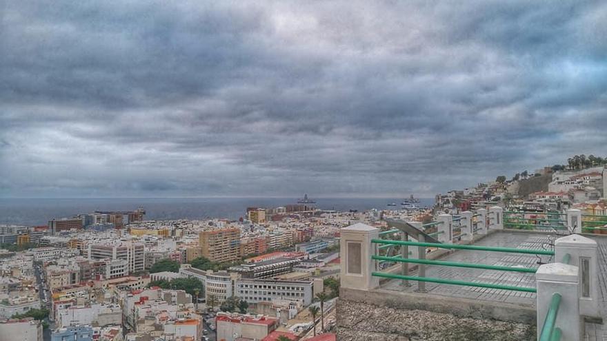 Un sol tímido comienza a hacer acto de presencia en Canarias