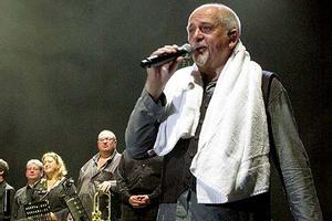 Fragment de l’actuació que el cantant britànic va oferir a Barcelona.