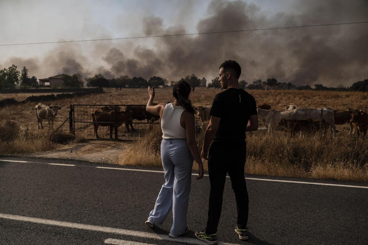 FOTOGALERÍA | Las imágenes del incendio de Arroyo de la Luz