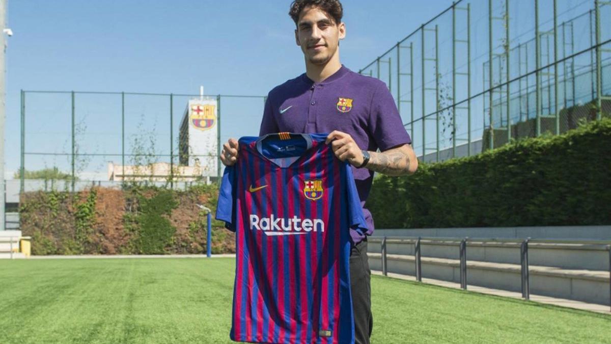 Ludovit Reis, posando con la camiseta del Barça.