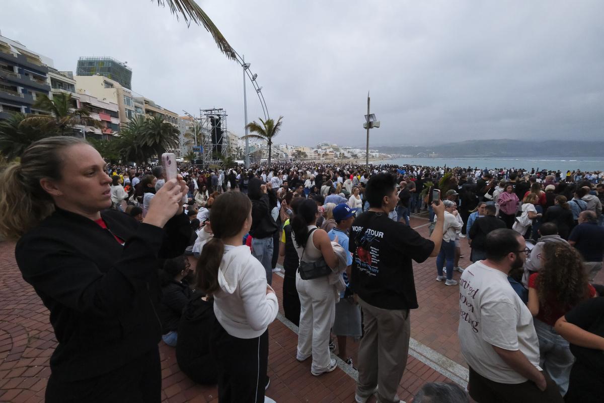 Espectáculo de drones en Las Canteras para anunciar el nuevo disco de Quevedo, 'El Baifo'