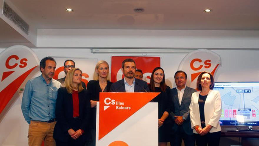 Marc Pérez-Ribas junto al resto de candidatos de Ciudadanos