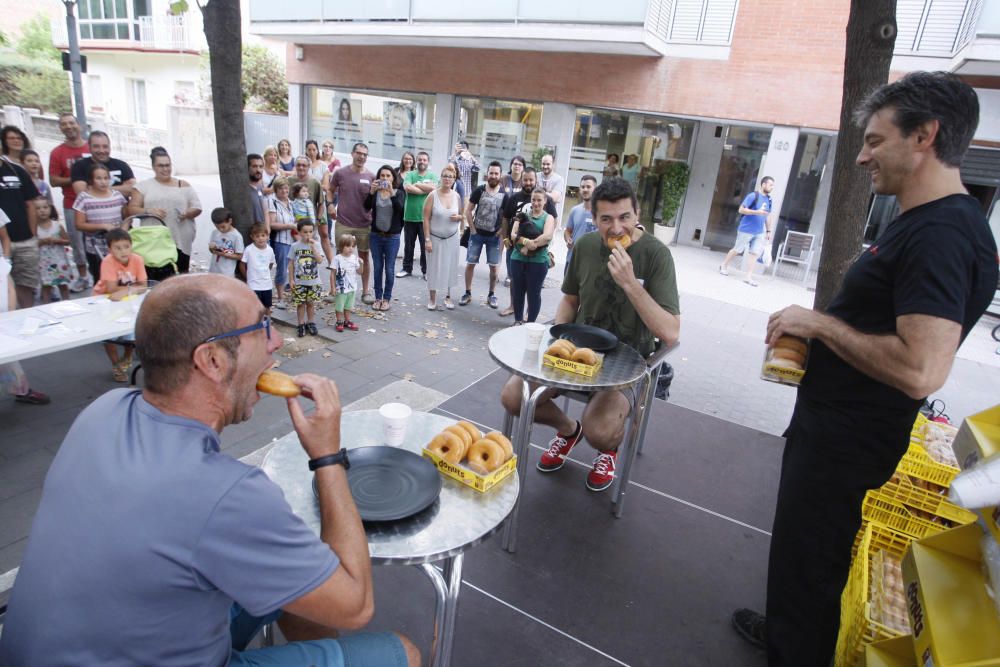 Primer concurs de menjar donuts a Salt